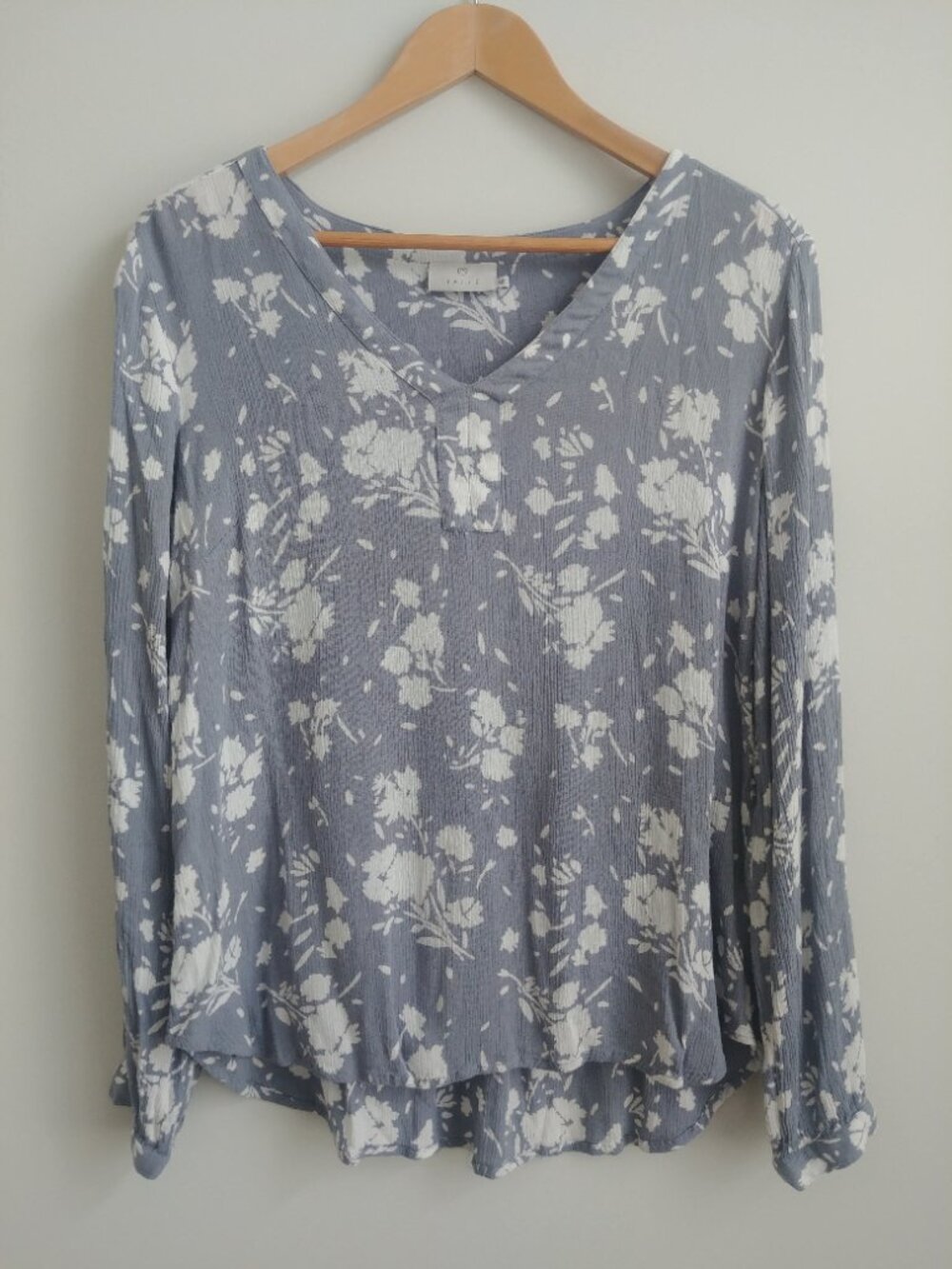 Kaffe 38 light greyish blue white floral super soft blouse top approx Medium
